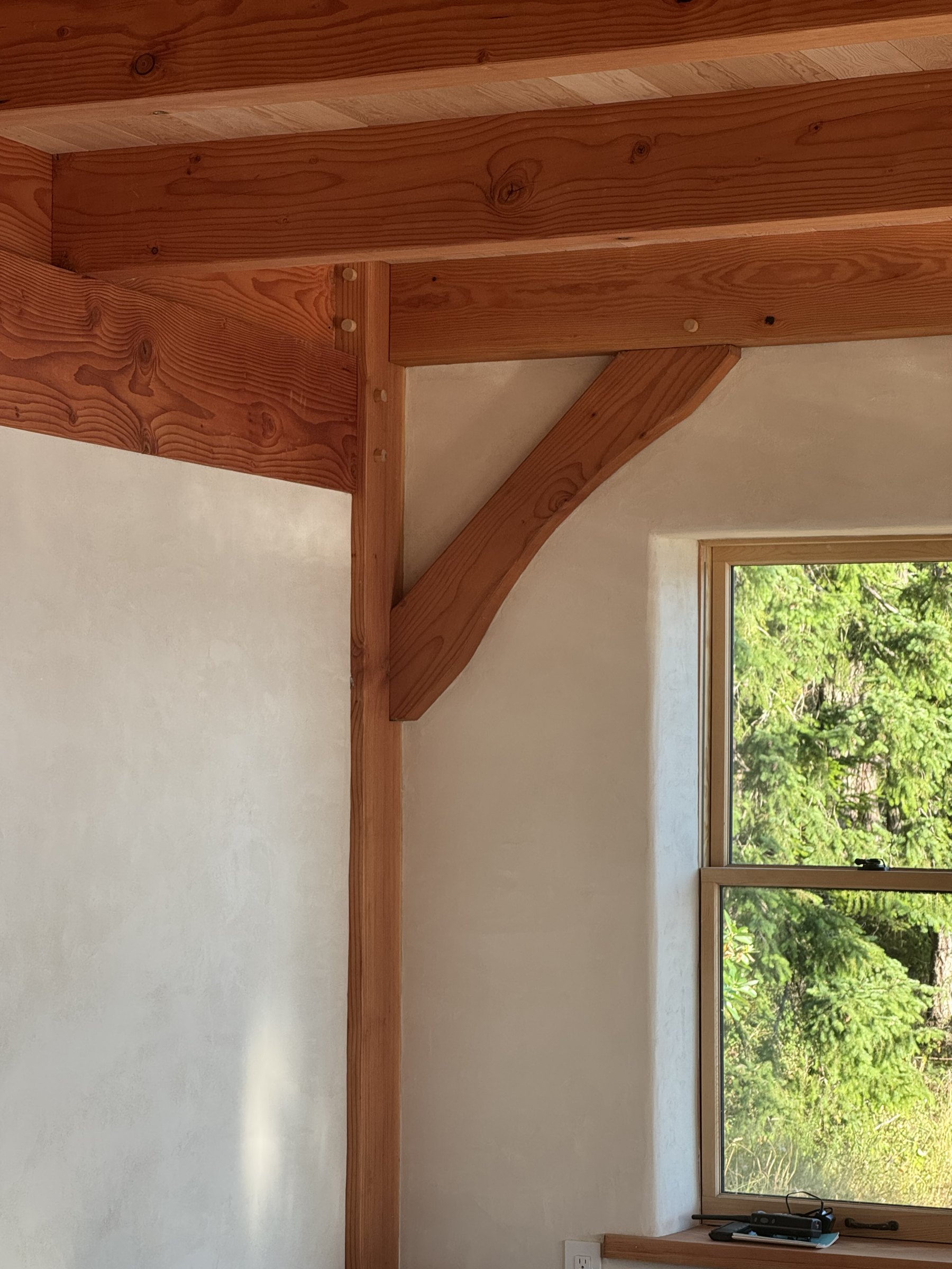 Douglas-fir post & knee brace